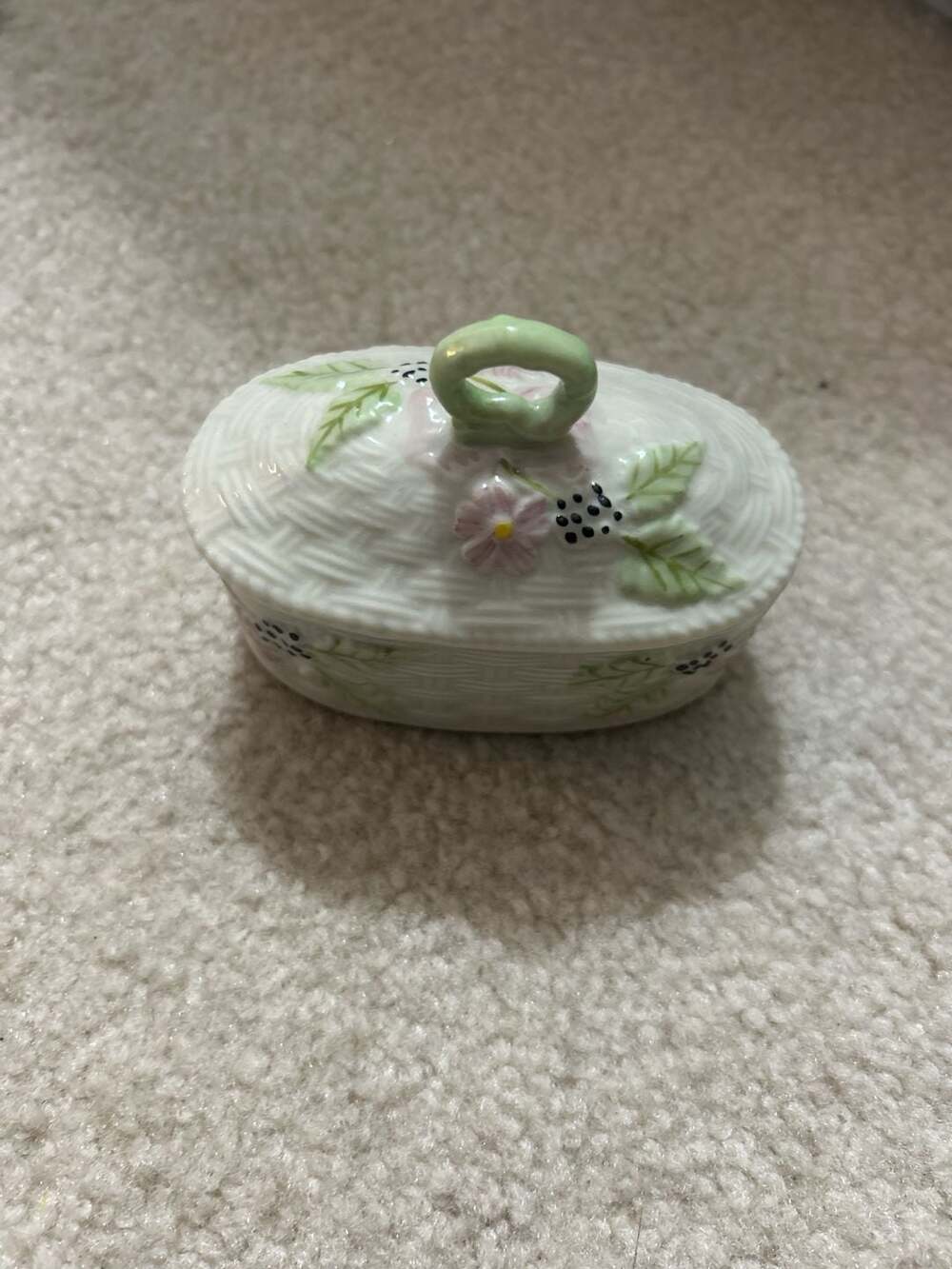 Vintage Belleek Ireland Blackberry Basket Weave Lidded Oval Trinket Box